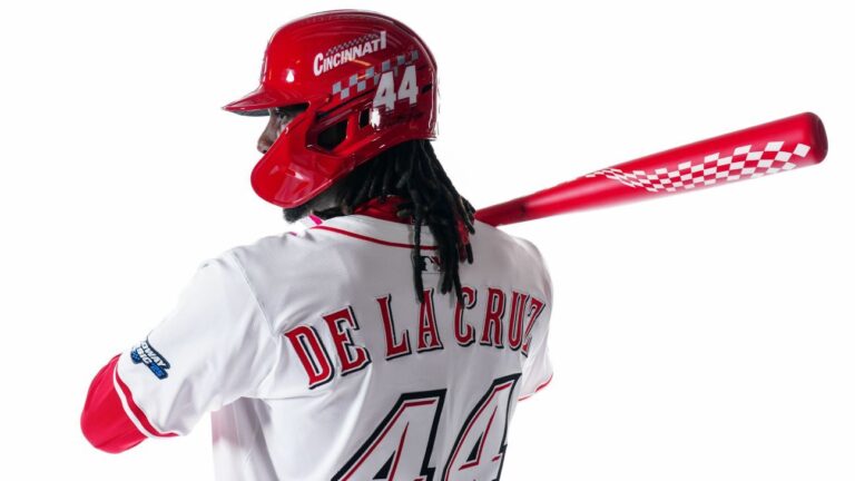 Braves, Reds uniforms unveiled for MLB Speedway Classic