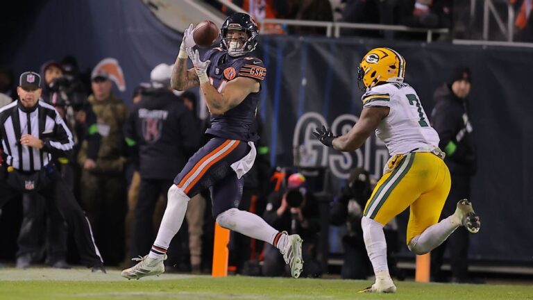 How the Bears’ second-half adjustments led to a wild-card win