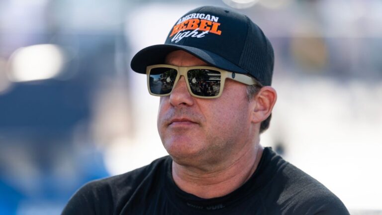 Tony Stewart returns to NASCAR in Ram Truck debut at Daytona