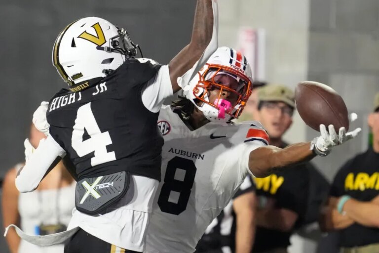 Longhorns bolster offense with huge transfer portal pick ups in Smothers, Coleman