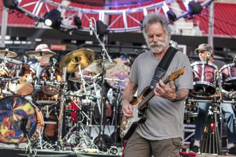 Bob Weir, Grateful Dead guitarist and founding member, dies at 78