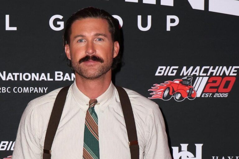 Riley Green Was Sure His Exes Would Text Him After This