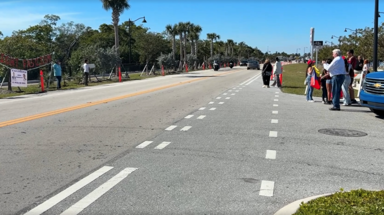 Crowds gather outside Mar-a-Lago following Nicolas Maduro’s capture, strike on Venezuela