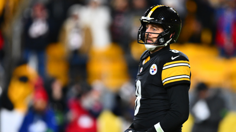 Aaron Rodgers retirement: Steelers QB noncommittal on future after Texans loss