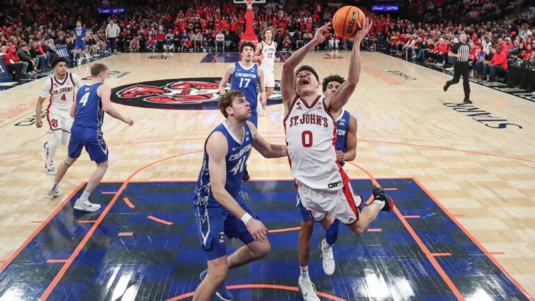 St. John’s extends win streak to 13, longest in 41 years