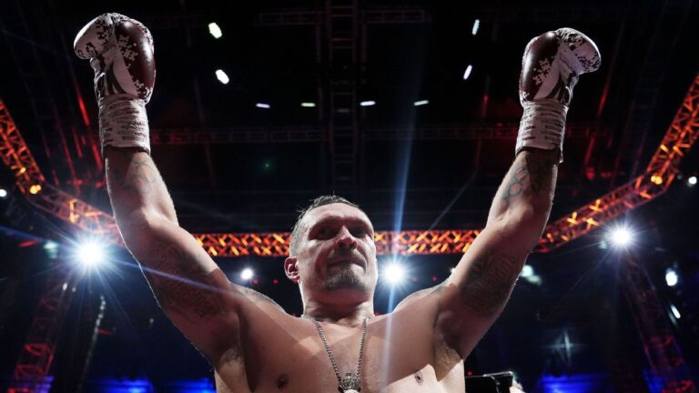Usyk to defend WBC title vs. kickboxer at the Pyramids of Giza