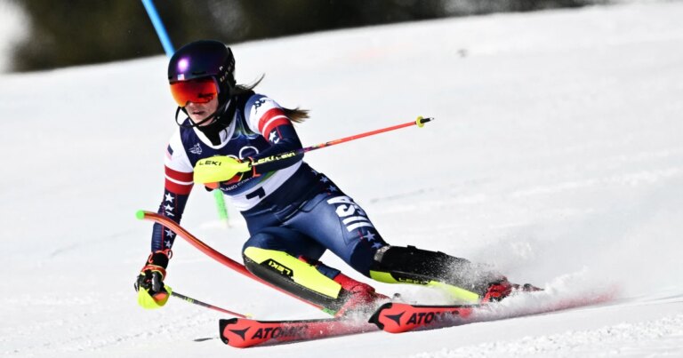 After days of disappointment, Mikaela Shiffrin storms to slalom lead after first run