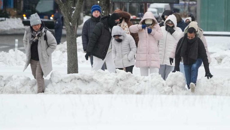Blizzard warnings issued as storm threatens East Coast