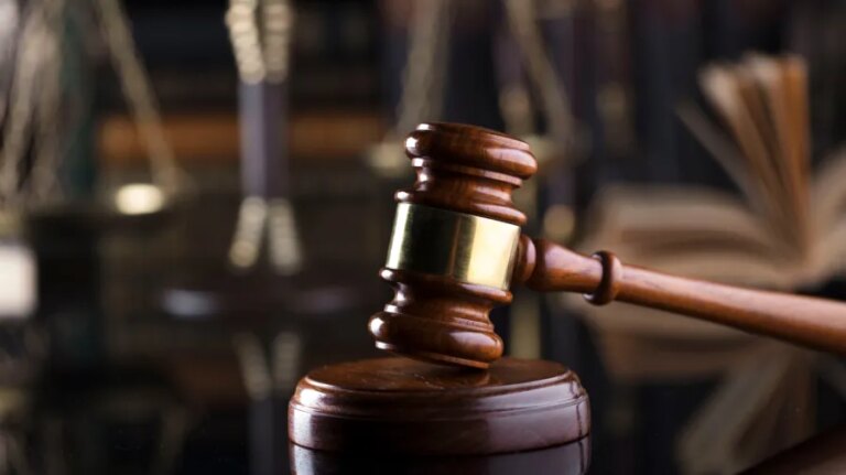 Man pleads guilty to fleeing from Albuquerque officers in stolen truck