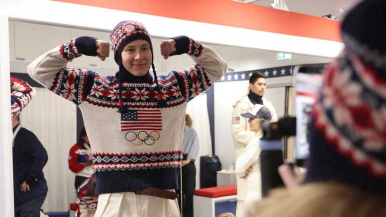 American figure skater Vadym Kolesnik reunites with family from Ukraine