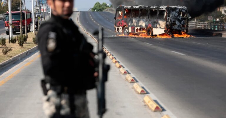 Violence erupts in Mexico after cartel leader “El Mencho” killed in military operation