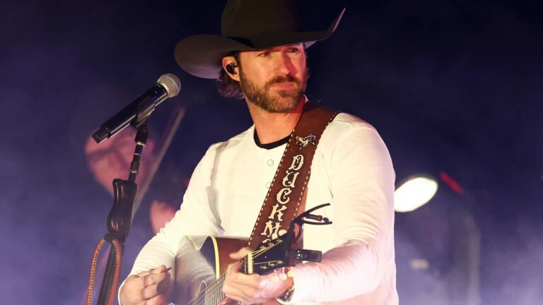 Riley Green Will Host ACM Lifting Lives Golf Event Ahead of ACM Awards