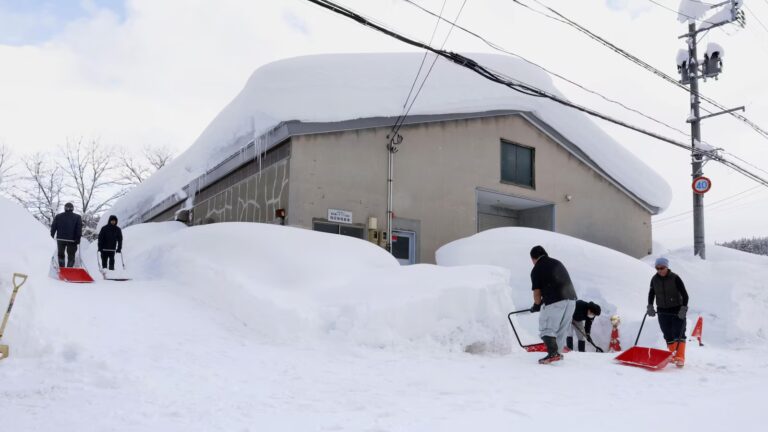 Northern Japan hit by deadly snowfall, as warnings issued on more heavy snow