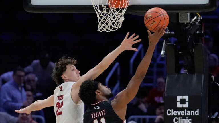 Miami (Ohio) dealt 1st loss of season by UMass in MAC tourney