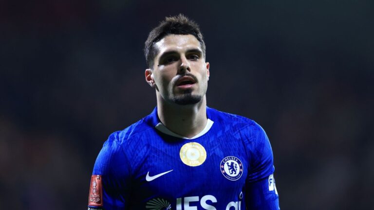 Transfer rumors, news: Barcelona eye Chelsea’s Pedro Neto