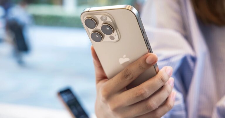 iPhone users should update software amid hacking campaigns