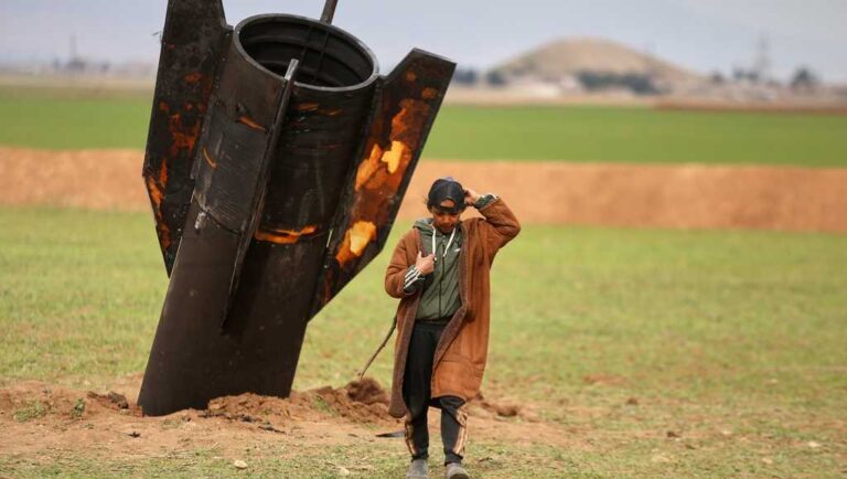 Iran launches new wave of attacks on Israeli and US bases