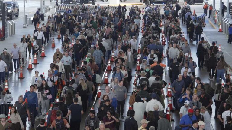 Senate approves DHS funds to pay TSA workers