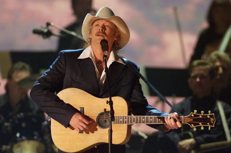 Alan Jackson Delivered Mail to the Opry Before He Made His Debut