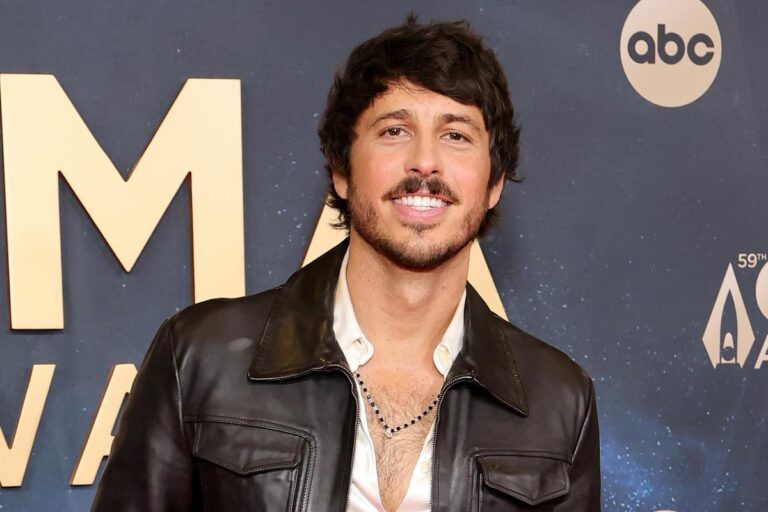 Morgan Evans Just Flexed (Literally) On Chase Stokes