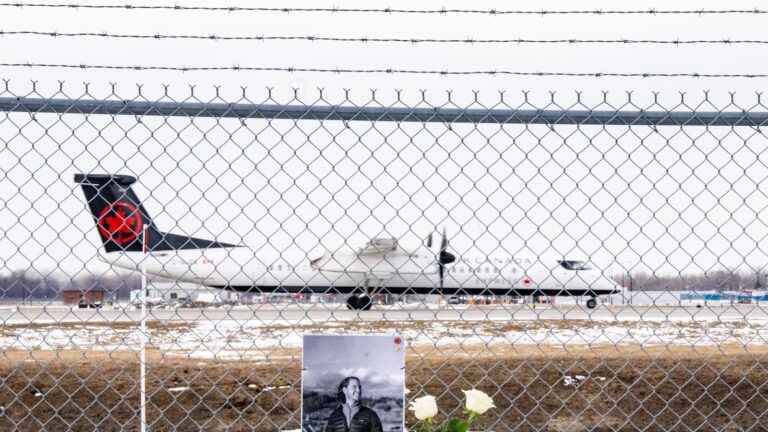Air Canada CEO apologizes for his inability to speak French after plane crash