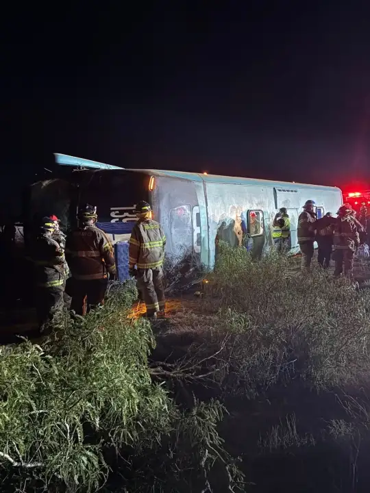 2 airlifted to hospital after charter bus rollover on I-10 in Hidalgo County
