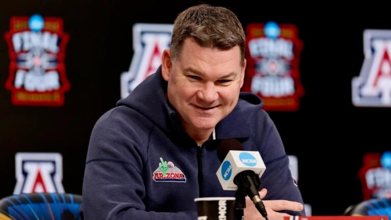 Tommy Lloyd staying at Arizona: Wildcats coach turns down massive offer from North Carolina